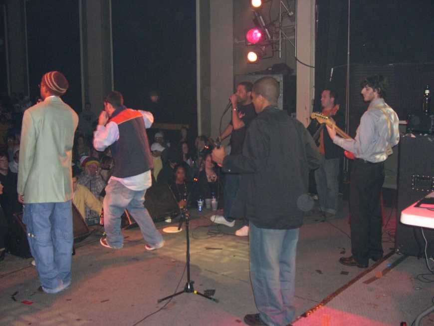Inflow - These catz know how to move the crowd!
